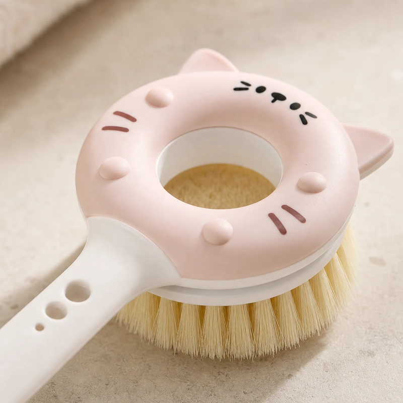 Cat bath brush detail